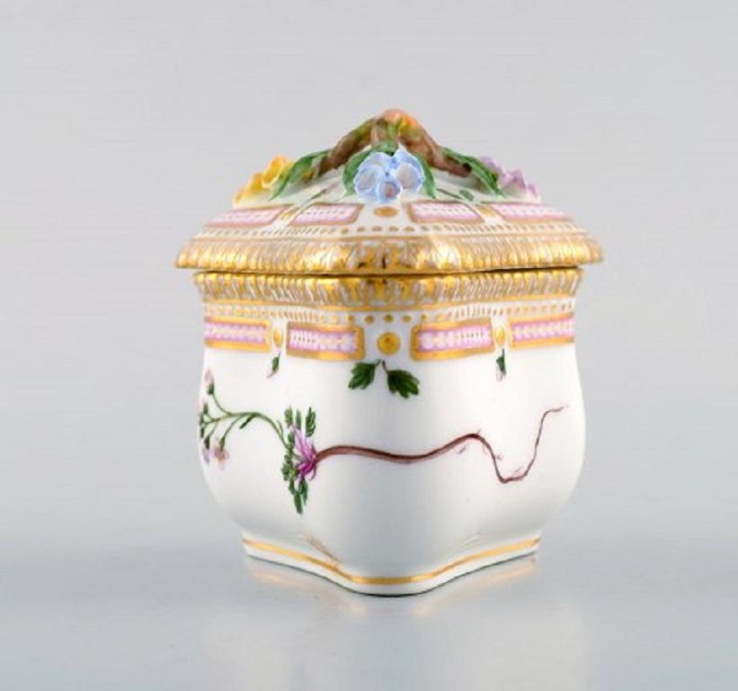 Royal Copenhagen Flora Danica Triangular Cream Cup (Neoklassisch)