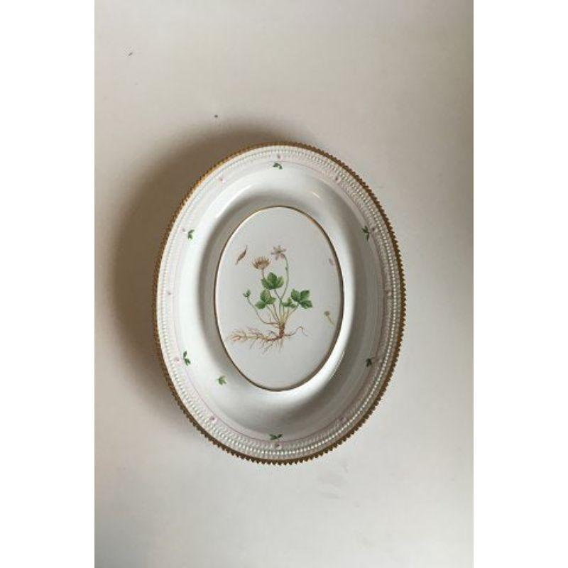 20th Century Royal Copenhagen Flora Danica Tureen No 3559 with Underplate No 3561 For Sale