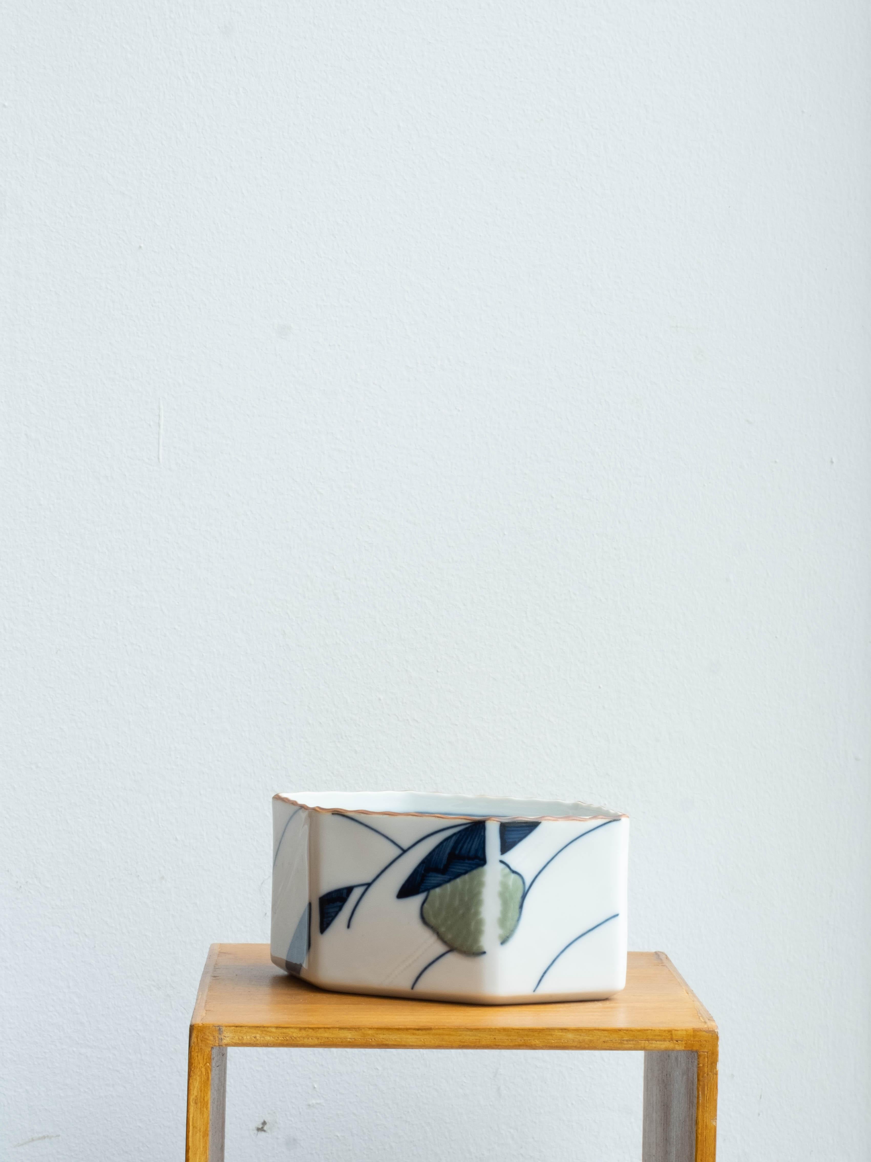 Royal Copenhagen Floreana small ceramic decorative box
This piece was designed in 1982 by Anna Marie Trolle for the Danish ceramic company Royal Copenhagen.
This small, delicate box or bowl is made of porcelain with moulded and underglaze painted