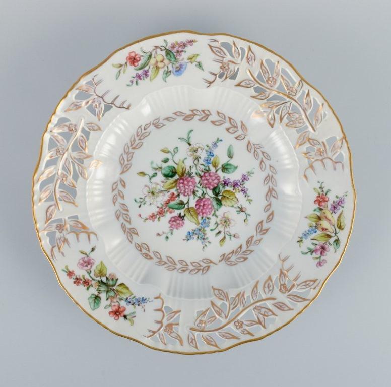 valuable plates antique