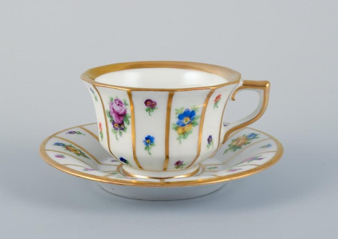 Royal Copenhagen, four Henriette mocha cups with saucers hand-painted with flowers and gold decoration.
Model: 444/8562
Approx. 1930.
First factory quality.
In excellent condition.
Marked.
Cup: D 7.7 cm. (without handle) x H 5.2 cm.
Saucer: D 12.2