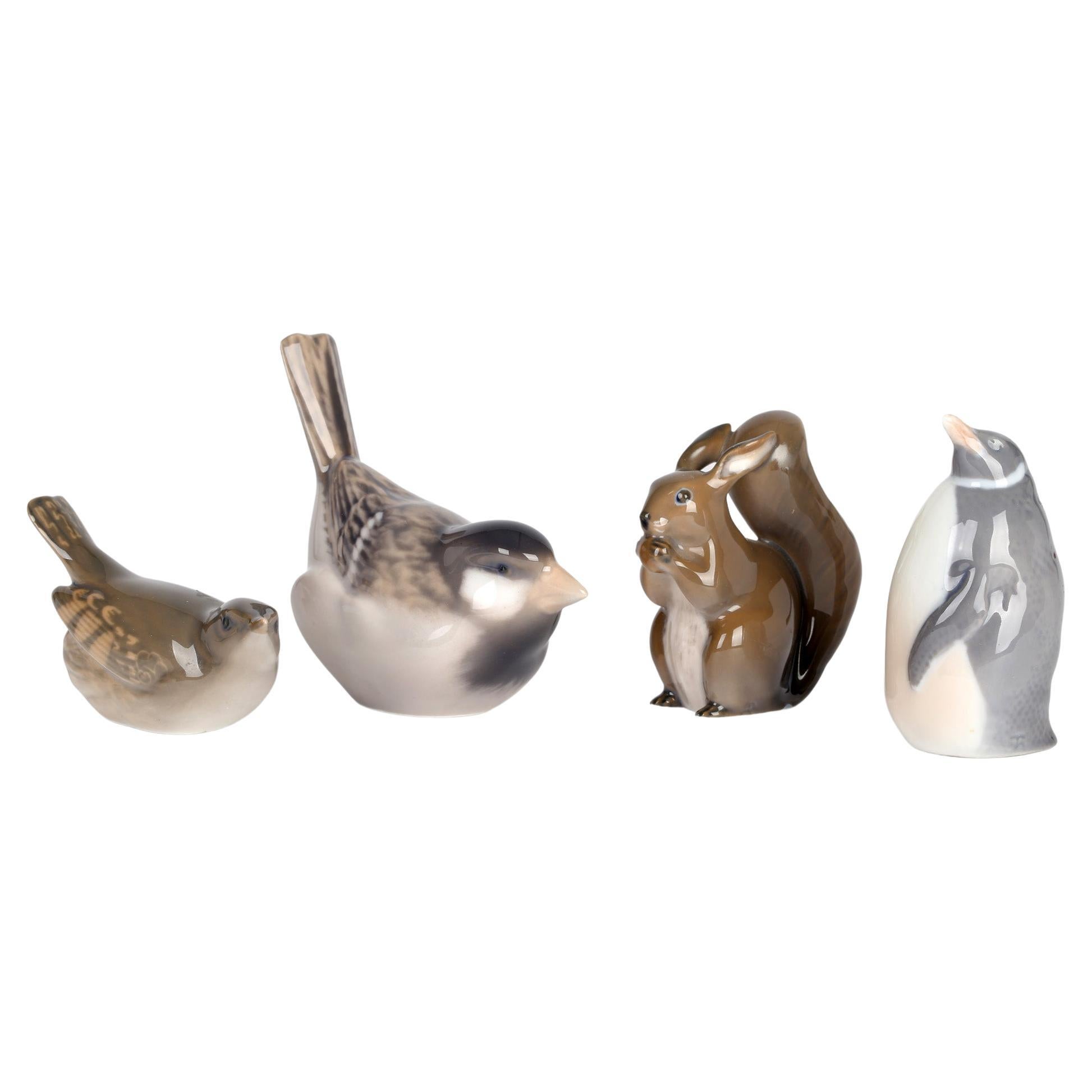 Quatre figurines vintage d'oiseaux et d'écureuils en porcelaine danoise Royal Copenhagen en vente