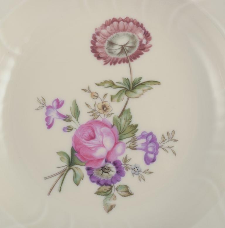 Royal Copenhagen „Frijsenborg“. Sechs tiefe Teller aus handbemaltem Porzellan. (Dänisch) im Angebot