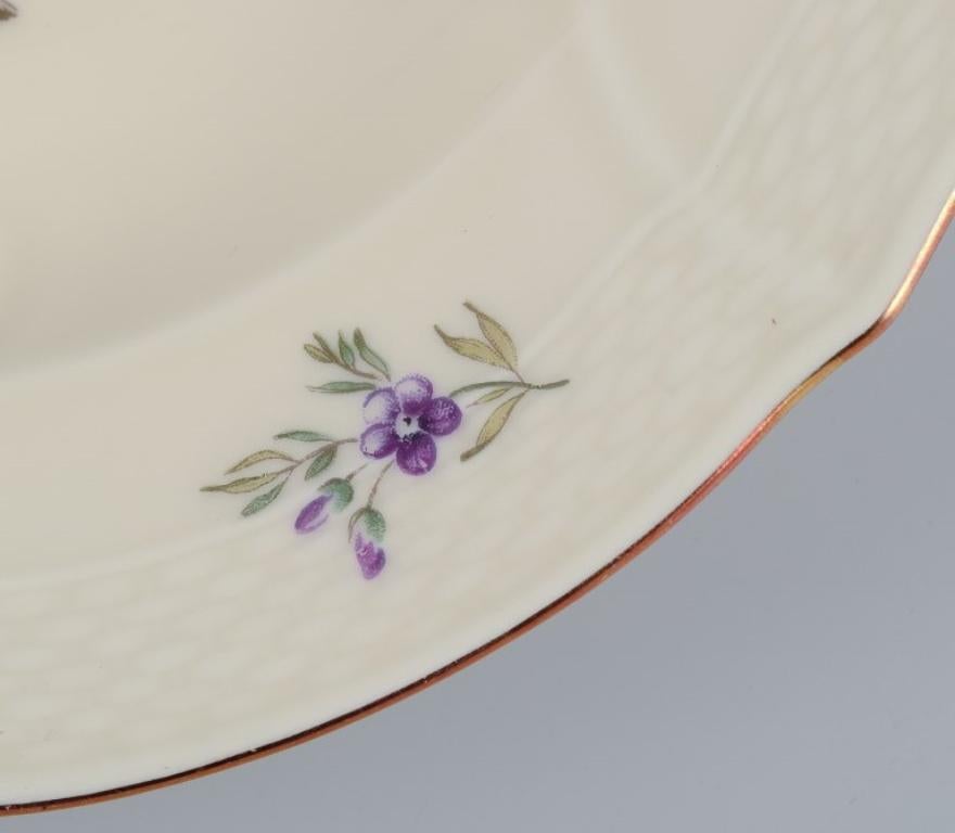 Royal Copenhagen „Frijsenborg“. Sechs tiefe Teller aus handbemaltem Porzellan. (Handbemalt) im Angebot