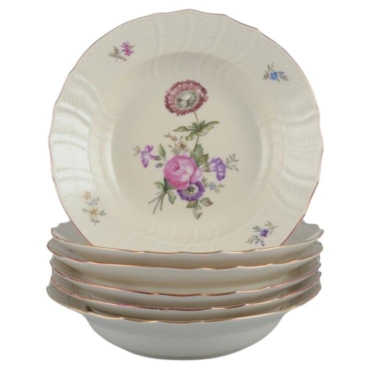 Royal Copenhagen "Frijsenborg". Sei piatti profondi in porcellana dipinta a mano.