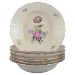 Royal Copenhagen "Frijsenborg". Sei piatti profondi in porcellana dipinta a mano.