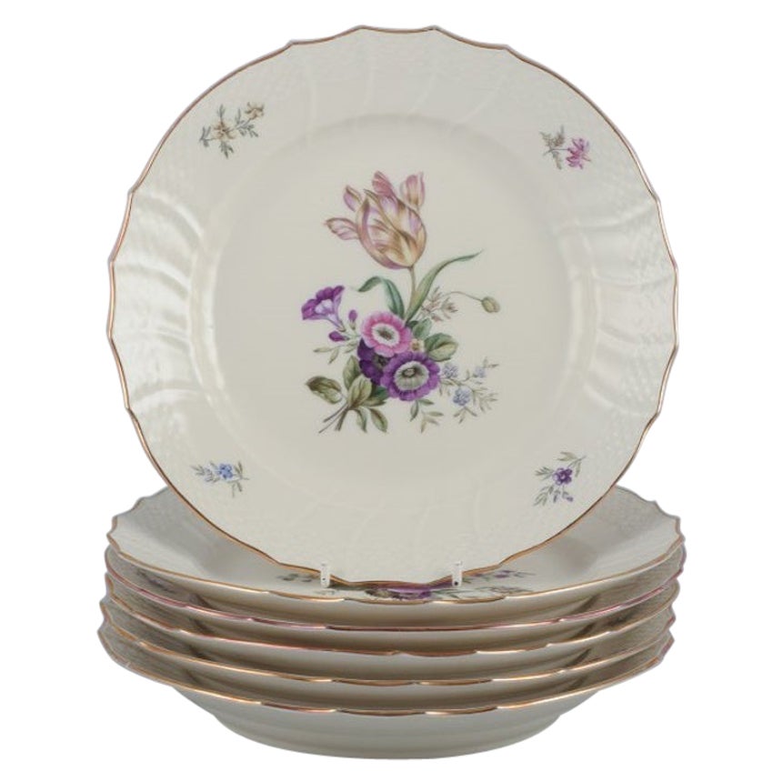 Royal Copenhagen „Frijsenborg“. Sechs Essteller für das Mittagessen aus handbemaltem Porzellan.