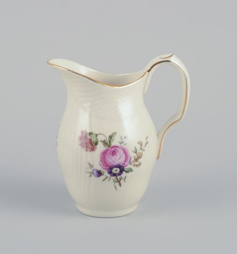 Royal Copenhagen, „Frijsenborg“. Zuckerschale und Milchkännchen mit Blumenmotiv (Mitte des 20. Jahrhunderts) im Angebot