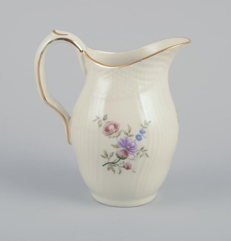Royal Copenhagen, „Frijsenborg“. Zuckerschale und Milchkännchen mit Blumenmotiv im Angebot 1