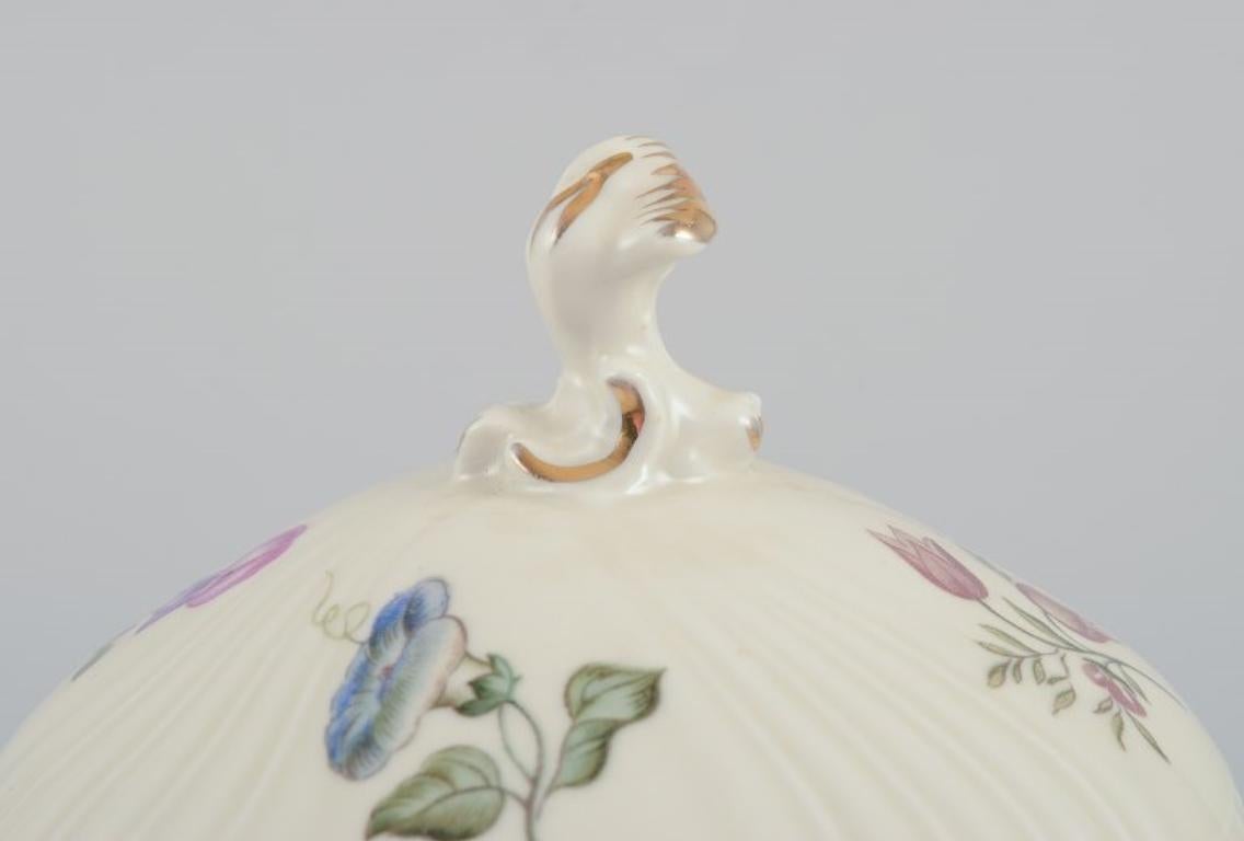 Royal Copenhagen, „Frijsenborg“. Zuckerschale und Milchkännchen mit Blumenmotiv im Angebot 3