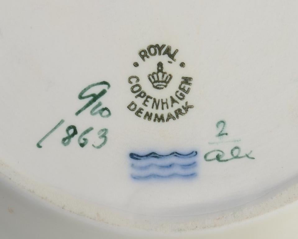 Royal Copenhagen Frijsenborg Deux plats et un vase en porcelaine. en vente 1