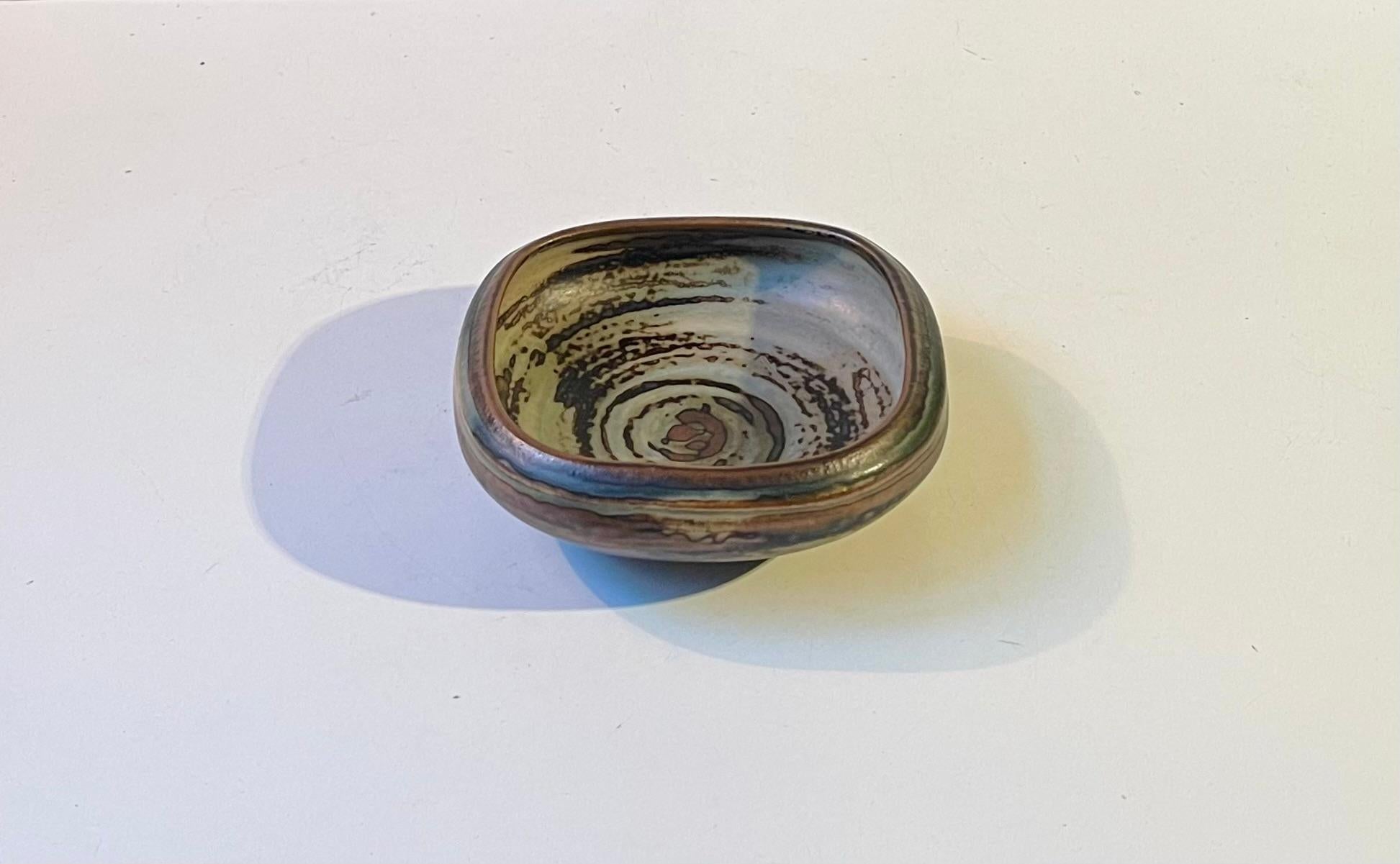 Organically shaped stoneware bowl in earthy Sung and Crystaline Glazes. It was designed by danish ceramist Bode Willumsen and manufactured by Royal Copenhagen in the late 1940s or early 50s. Bode Willumsen was the mentor of Axel Salto who took him