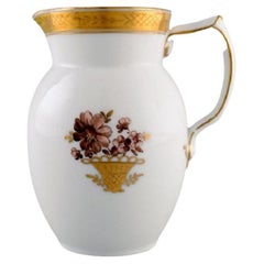 Pichet à panier doré Royal Copenhagen en porcelaine avec fleurs et décoration en or