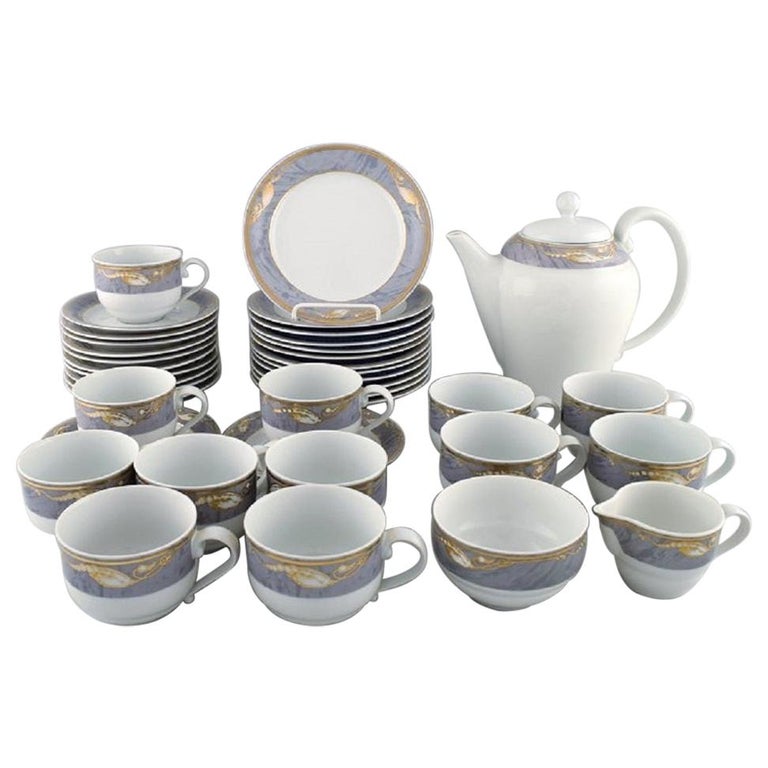 Royal Copenhagen, graue Magnolie, komplettes Kaffeeservice für 12 Personen im Angebot bei 1stDibs Deutschland