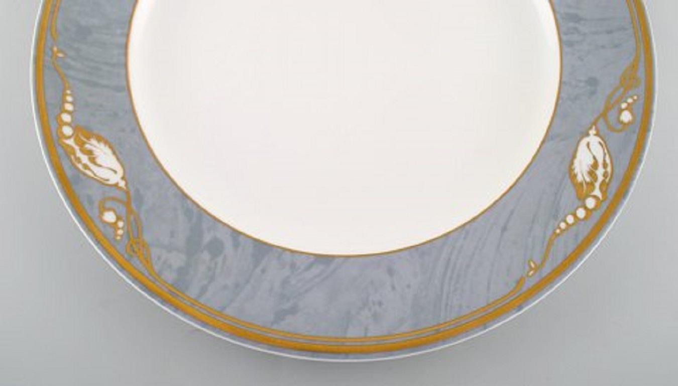 Royal Copenhagen Magnolia gris, Plato hondo grande de porcelana, 12 piezas Danés en venta