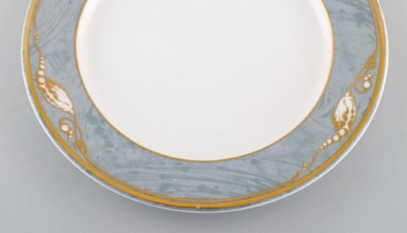 20ième siècle Assiette de déjeuner en porcelaine grise Magnolia de Royal Copenhagen, 14 pièces en vente