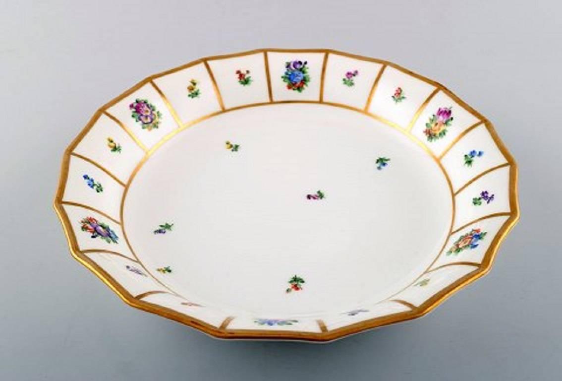Royal Copenhagen Henriette bowl. Hand-painted porcelain, Henriette no. 444/8529.
Measures: Diameter 26 cm. Depth 5 cm.
In perfect condition.
1st. assortment.
