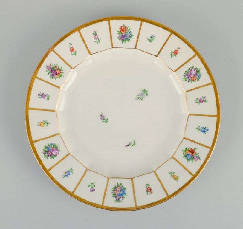 Royal Copenhagen Henriette. Five dinner plates.
Model No. 444/8549.
Measurements: 25.8 cm.
In perfect condition.
First sorting.