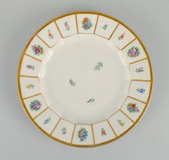 Royal Copenhagen Henriette. Cinq assiettes de table.