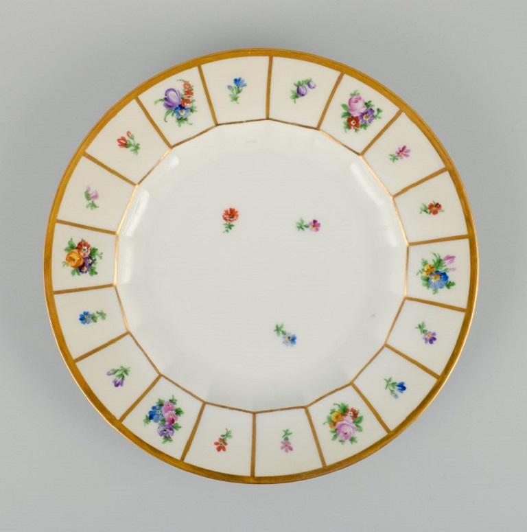 Mid-20th Century Royal Copenhagen Henriette, Five Dinner Plates For Sale