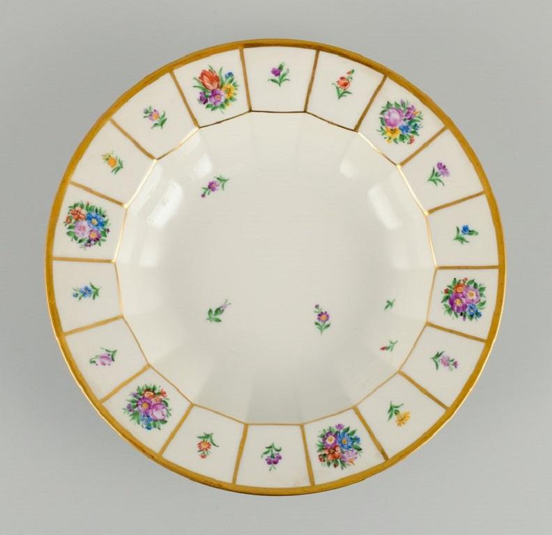 Royal Copenhagen Henriette. Hand painted porcelain, six large soup plates.
Model number. 444/8546.
In perfect condition.
First factory quality.
Measures: Diameter 24.5 cm. Depth 5 cm.