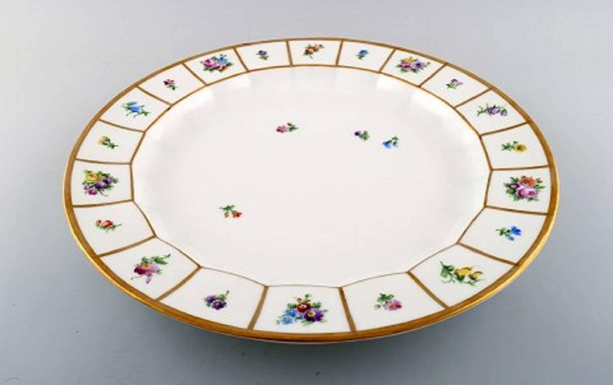 Royal Copenhagen Henriette large round dish. Hand-painted porcelain, Henriette No. 444/8544.
Measure: Diameter 36.5 cm.
In perfect condition.
1st. assortment.