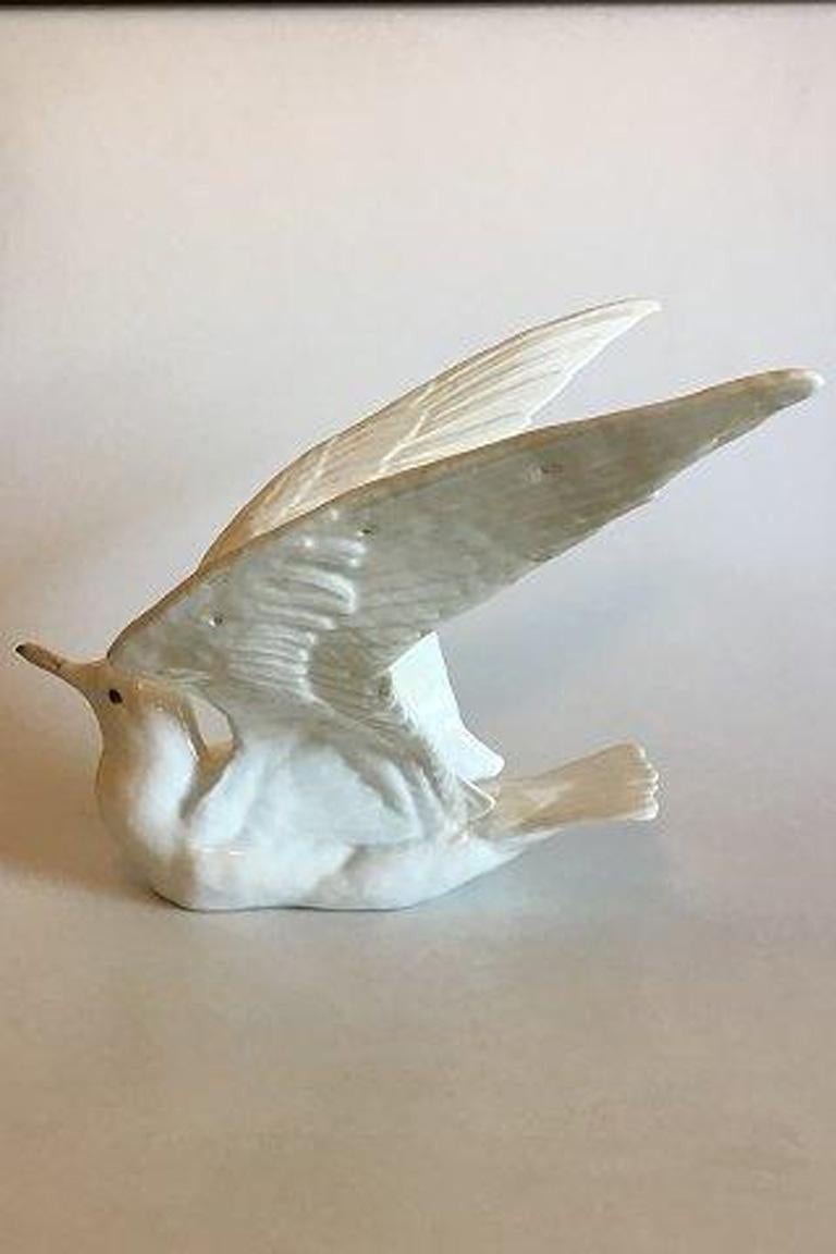 Porcelain Royal Copenhagen Ivory Gull Figurine made of Porcelæn No 370 For Sale