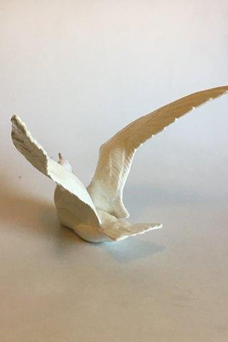 Royal Copenhagen Ivory Gull Figurine made of Porcelæn No 370 For Sale 1