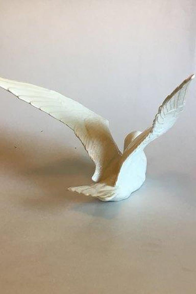 Royal Copenhagen Ivory Gull Figurine made of Porcelæn No 370 For Sale 2