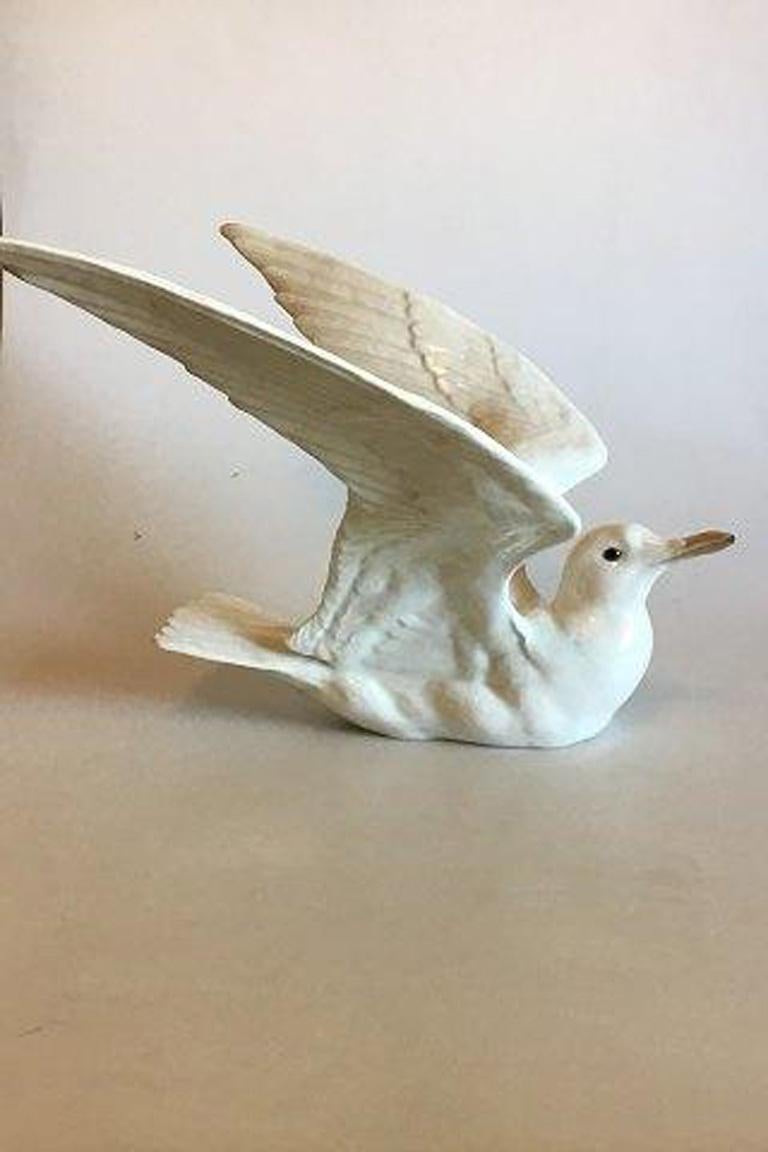 Royal Copenhagen Ivory Gull Figurine made of Porcelæn No 370 For Sale 3