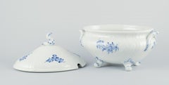Royal Copenhagen, Juliane Marie Flor azul. Sopera grande con tapa de porcelana