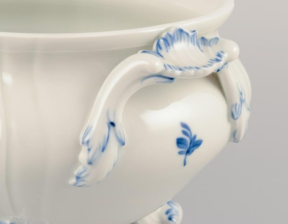 Royal Copenhagen, Juliane Marie Blue Flower. Large oval tureen with lid. For Sale 1
