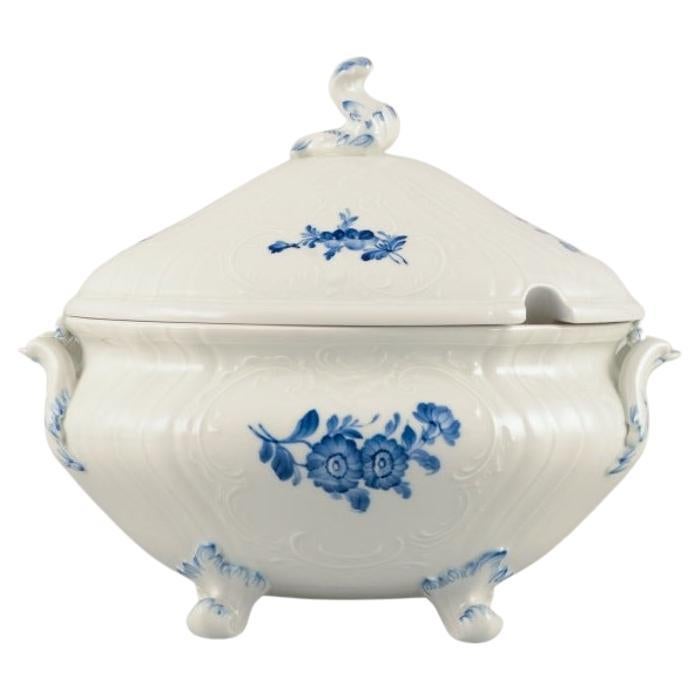 Royal Copenhagen, Juliane Marie Blue Flower. Large oval tureen with lid. For Sale