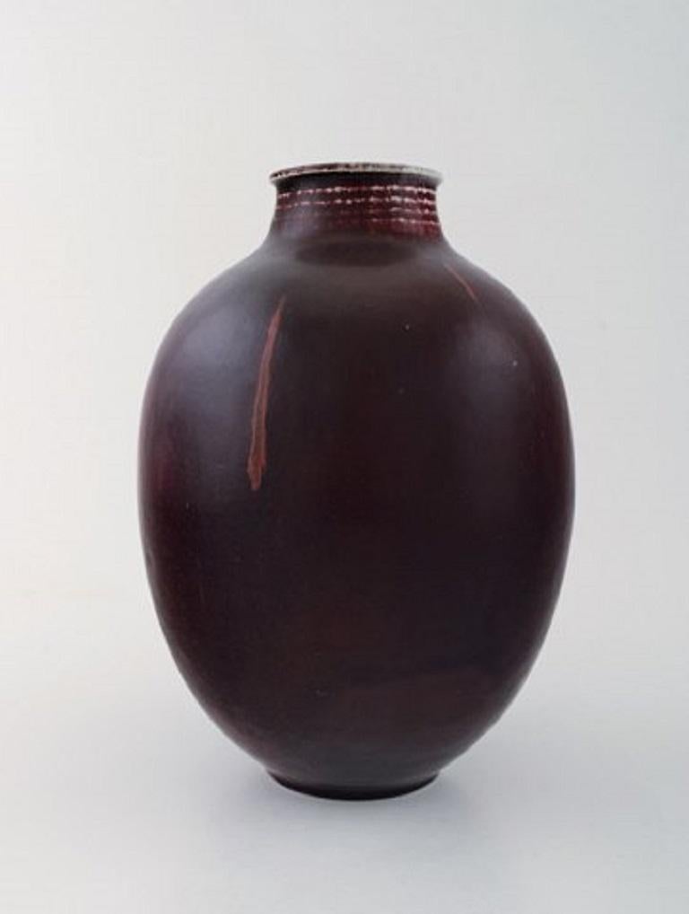 Royal Copenhagen Kresten Bloch unique stoneware vase in oxblood glaze.
Stamped in monogram.
In perfect condition, 1st. factory quality.
Measures: 23 x 16 cm.
