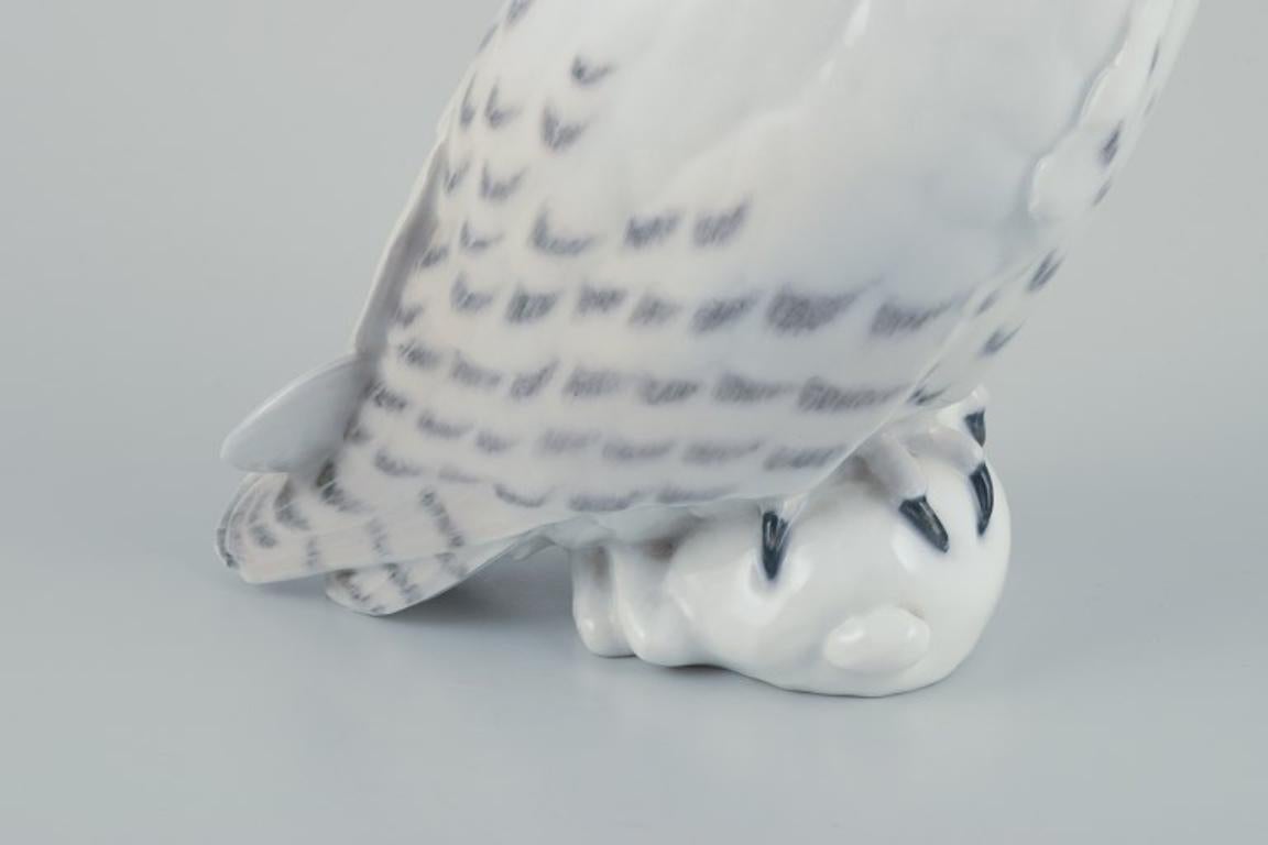 19th Century Royal Copenhagen. Large porcelain figurine of a white snowy owl. Before 1900.  For Sale