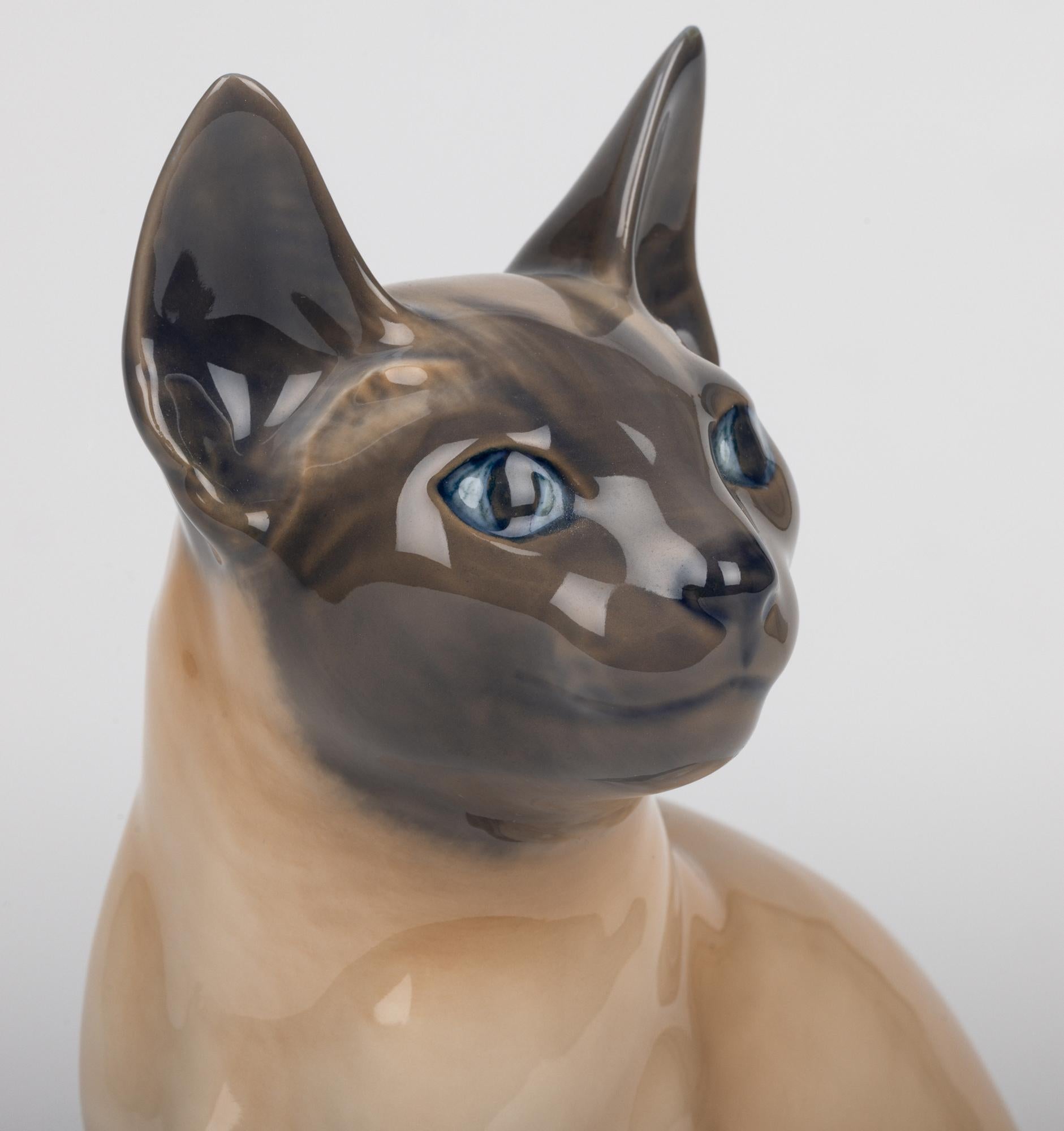 Figura de gato siamés de porcelana grande Royal Copenhagen Model 3281 en venta 2