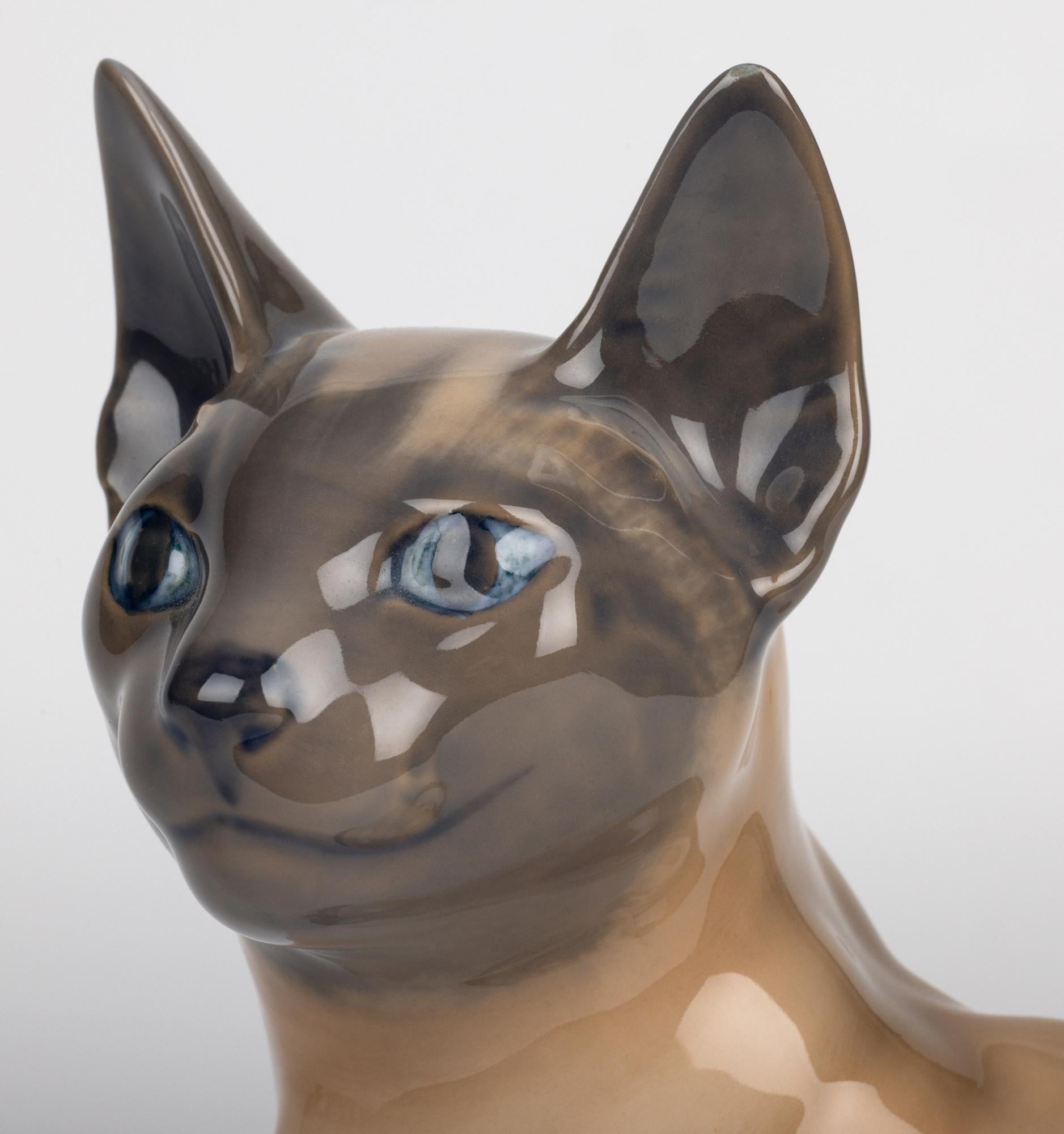 Figura de gato siamés de porcelana grande Royal Copenhagen Model 3281 en venta 4