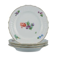 Royal Copenhagen, Light Saxon Flower, quatre assiettes à déjeuner.
