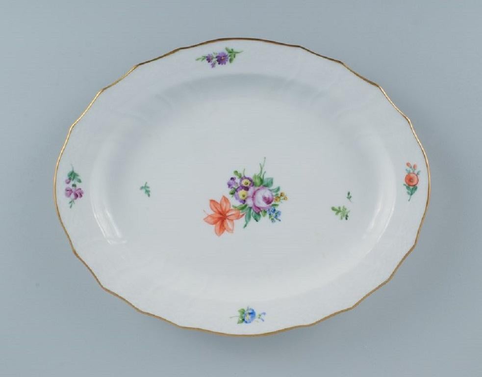 Royal copenhagen light saxon flower, oval serving dish.
Decoration number 493/1556.
Early 20th century.
Second factory quality.
Perfect condition.
Measures 36.0 cm. x 29.0 cm.