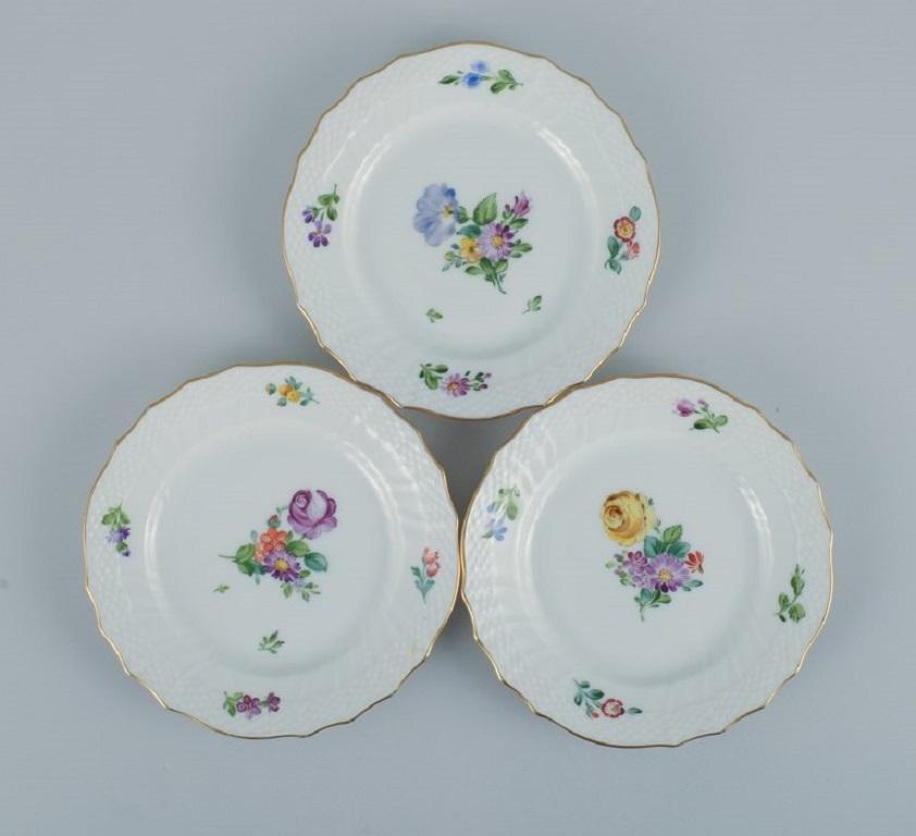 Early 20th Century Royal Copenhagen Light Saxon Flower, Twelve Plates in Hand-Painted Porcelain For Sale