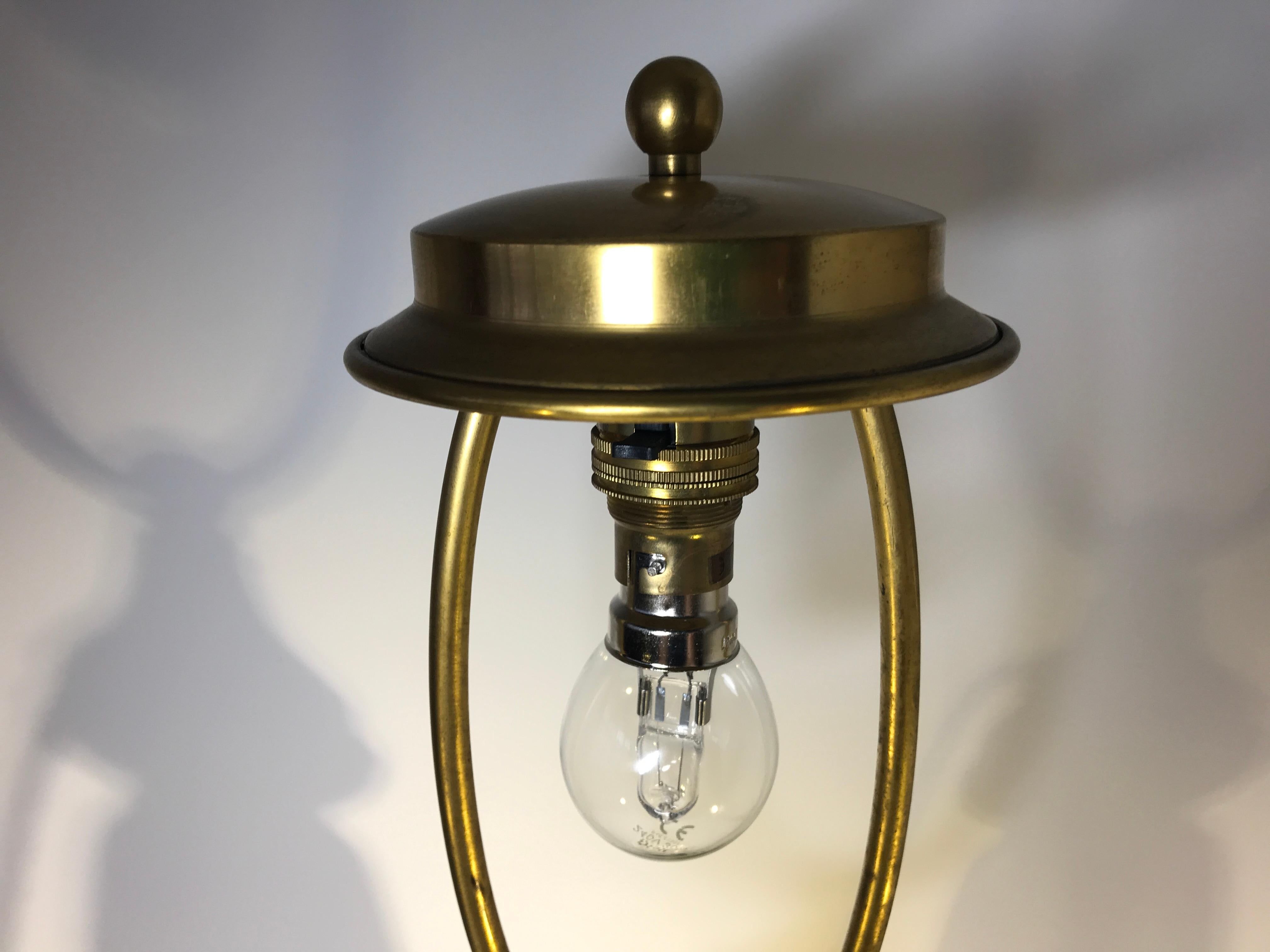 Début du 20ème siècle Lampe Royal Copenhagen Louis XVI en porcelaine blanche et béliers dorés des années 1900 n° 11537 en vente