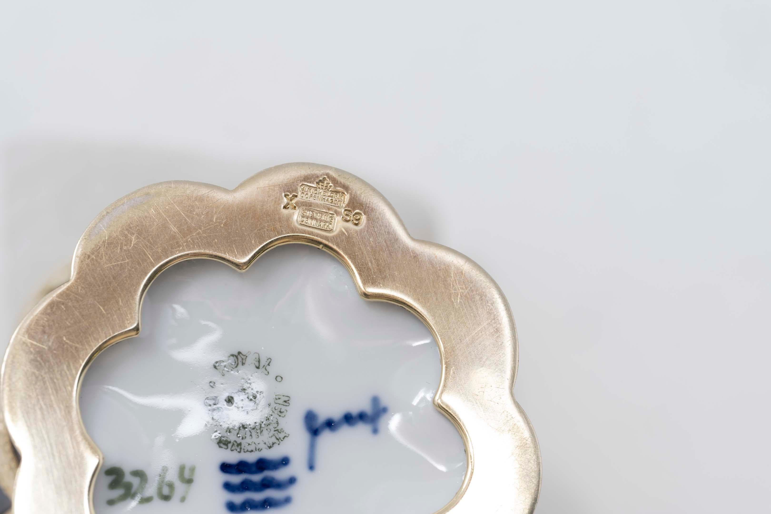 Royal Copenhagen Margrethe-Tasse aus blauem Porzellan und 925er Silberfassung im Angebot 1