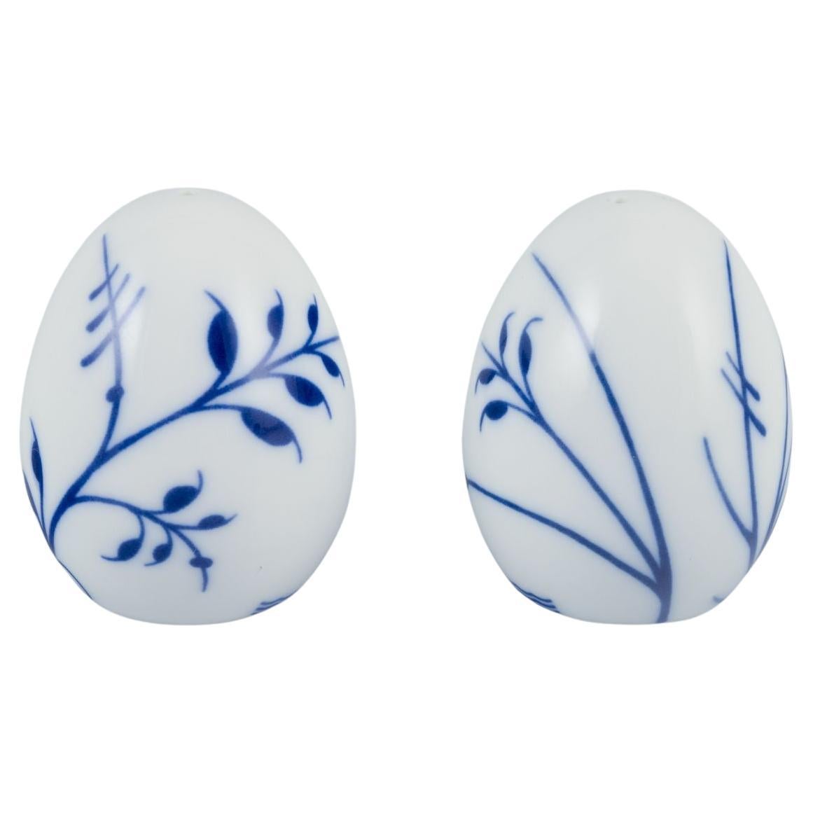 Royal Copenhagen, set di sale e pepe "Mega Mussel". Decorazione dipinta a mano.