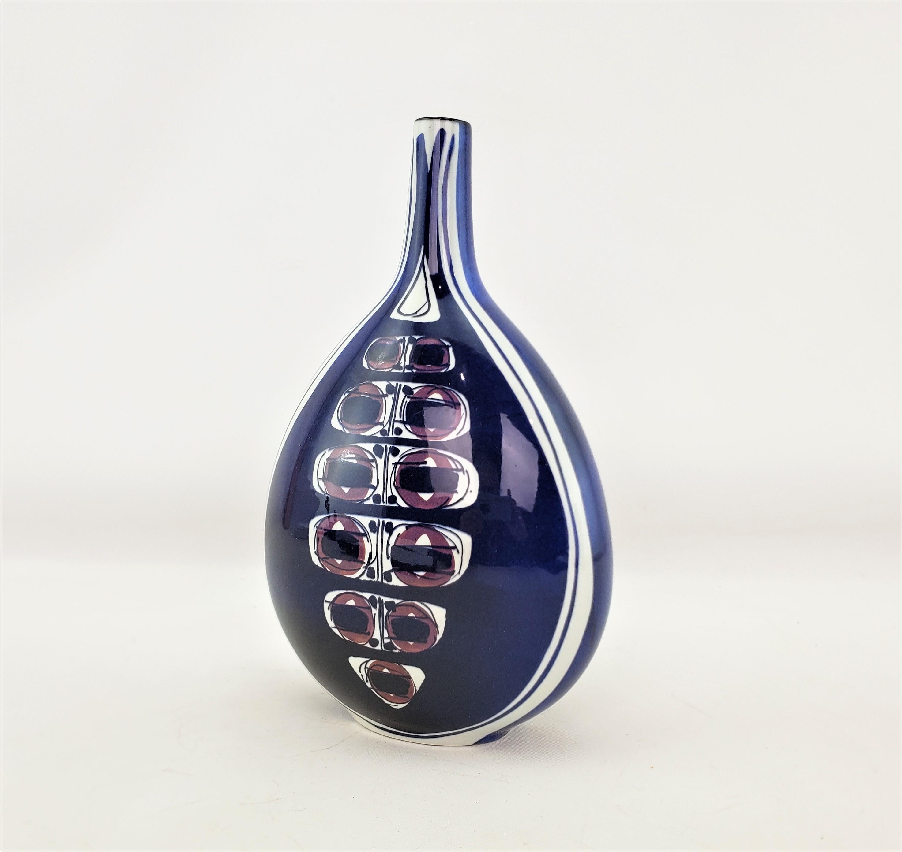 Royal Copenhagen Mid-Century Modern Bottle Vase by Inge-Lise Koefoed In Good Condition For Sale In Hamilton, Ontario