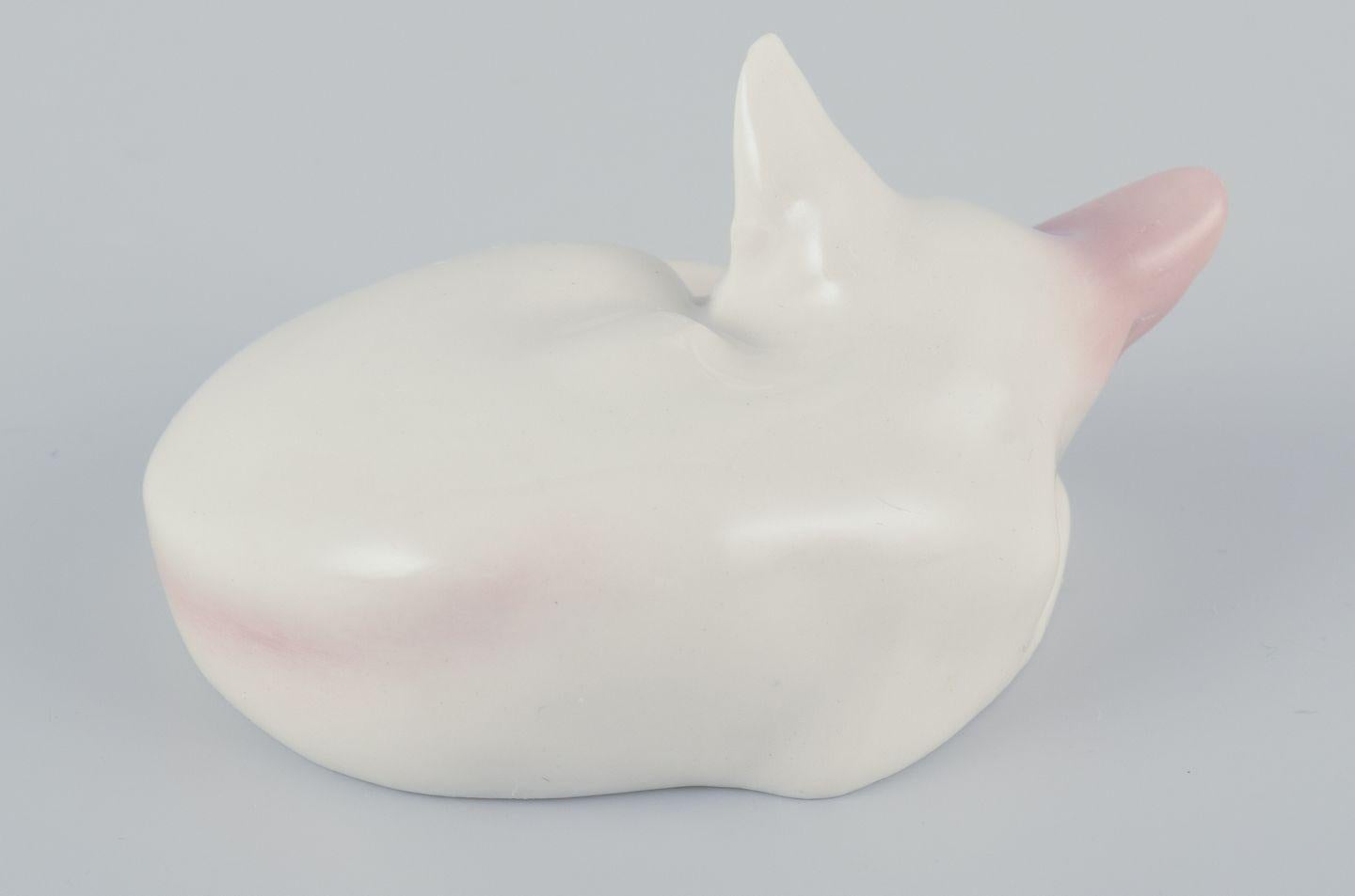 Minicolección Royal Copenhagen, dos figuritas de porcelana de gatitos, S. XXI Danés en venta