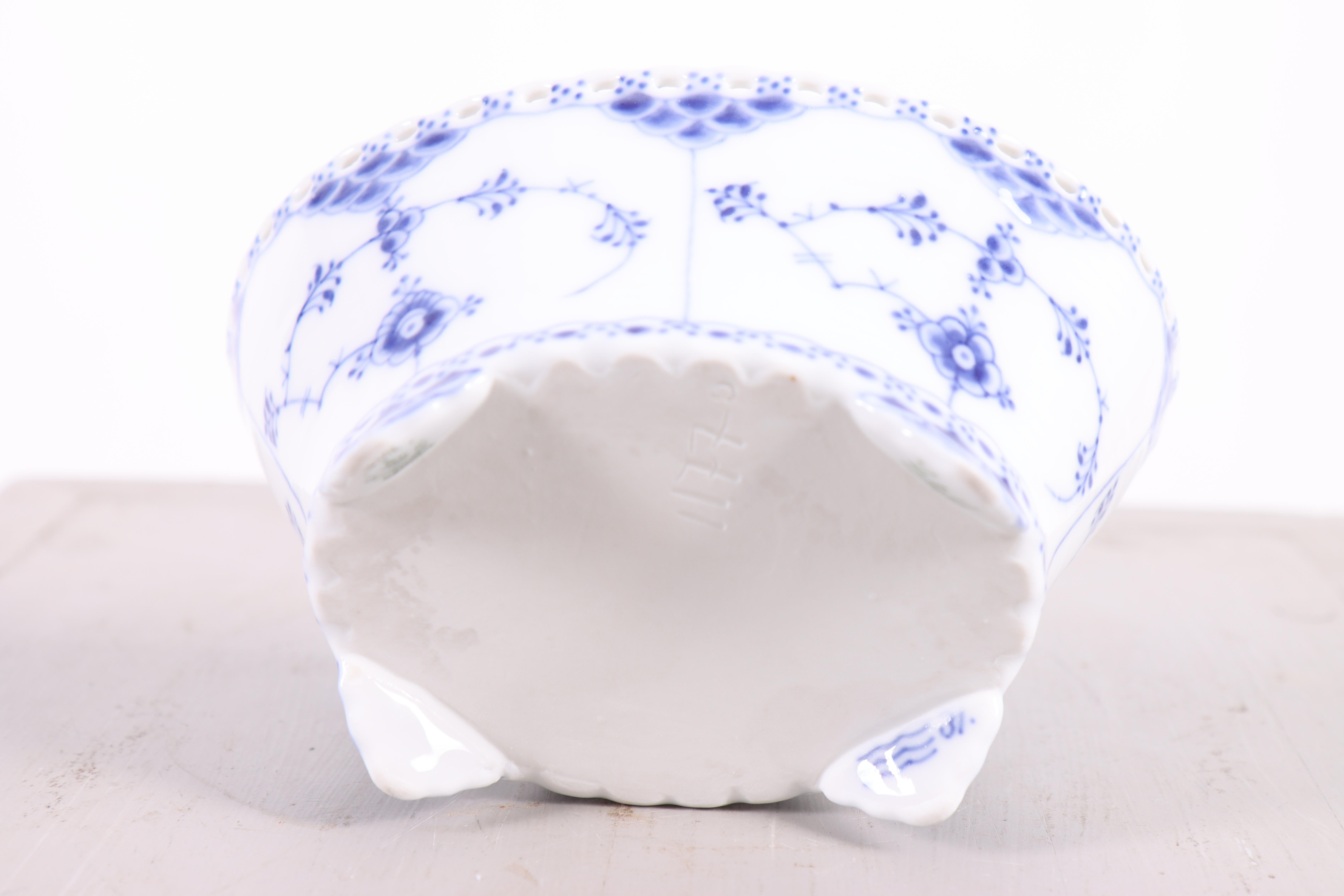 Royal Copenhagen Modèle 1177 Classic Blue Fluted Bowl. Bon état - En vente à Lejre, DK