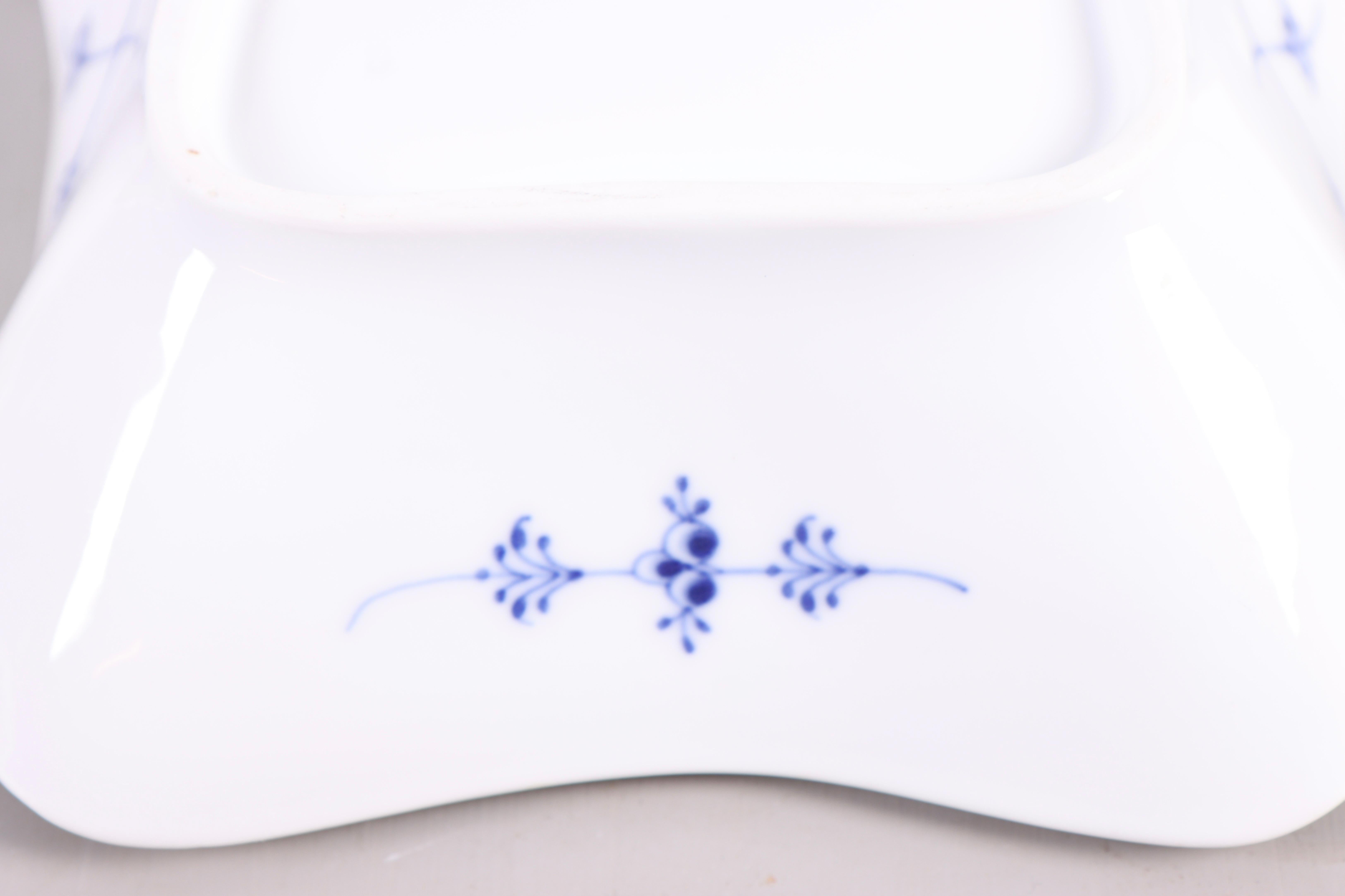 Scandinave Royal Copenhagen Modèle 26 Classic Blue Fluted Bowl. en vente