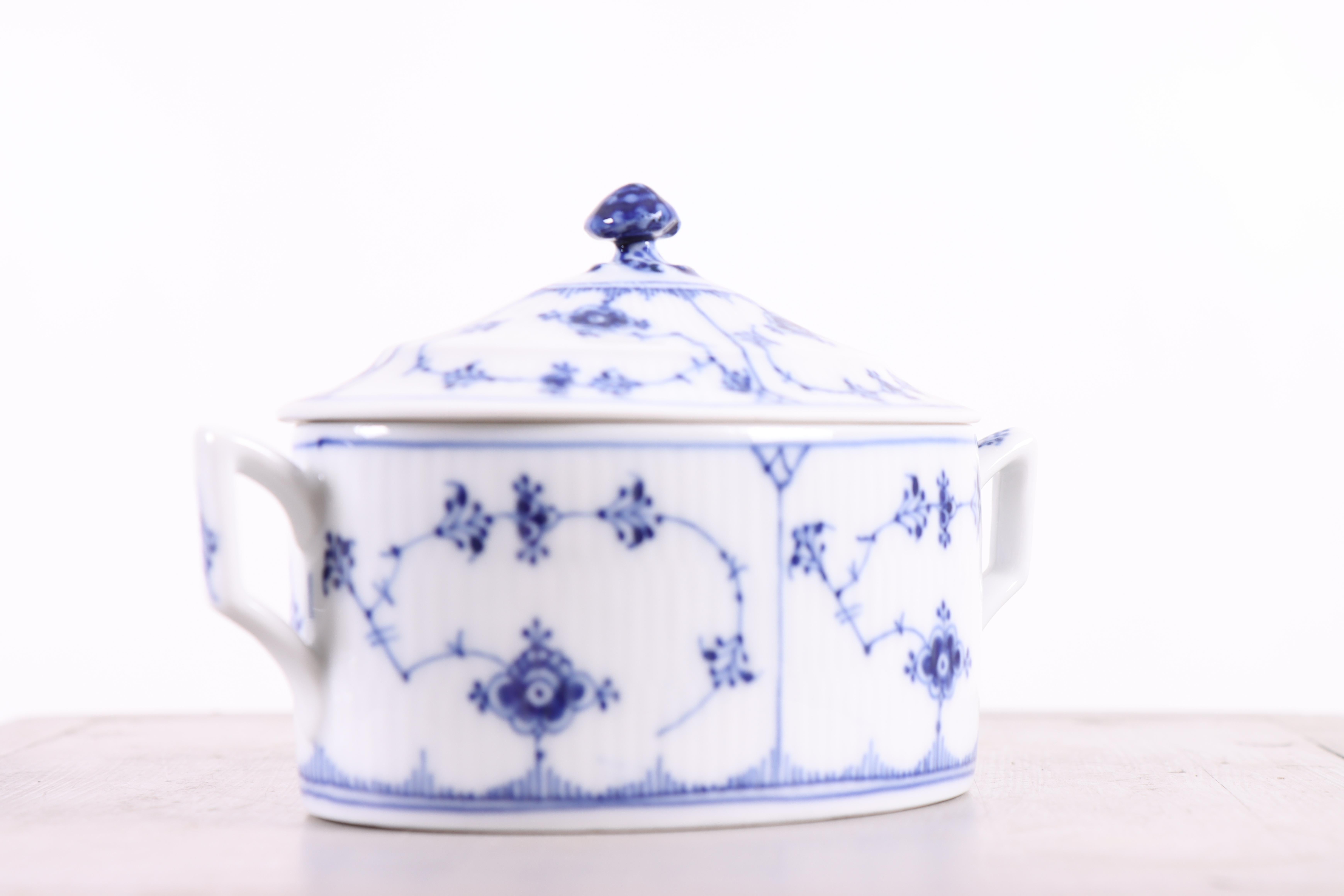 Royal Copenhagen, Modell 434, blaue geriffelte Zuckerschale (1898-1923) (Skandinavische Moderne) im Angebot