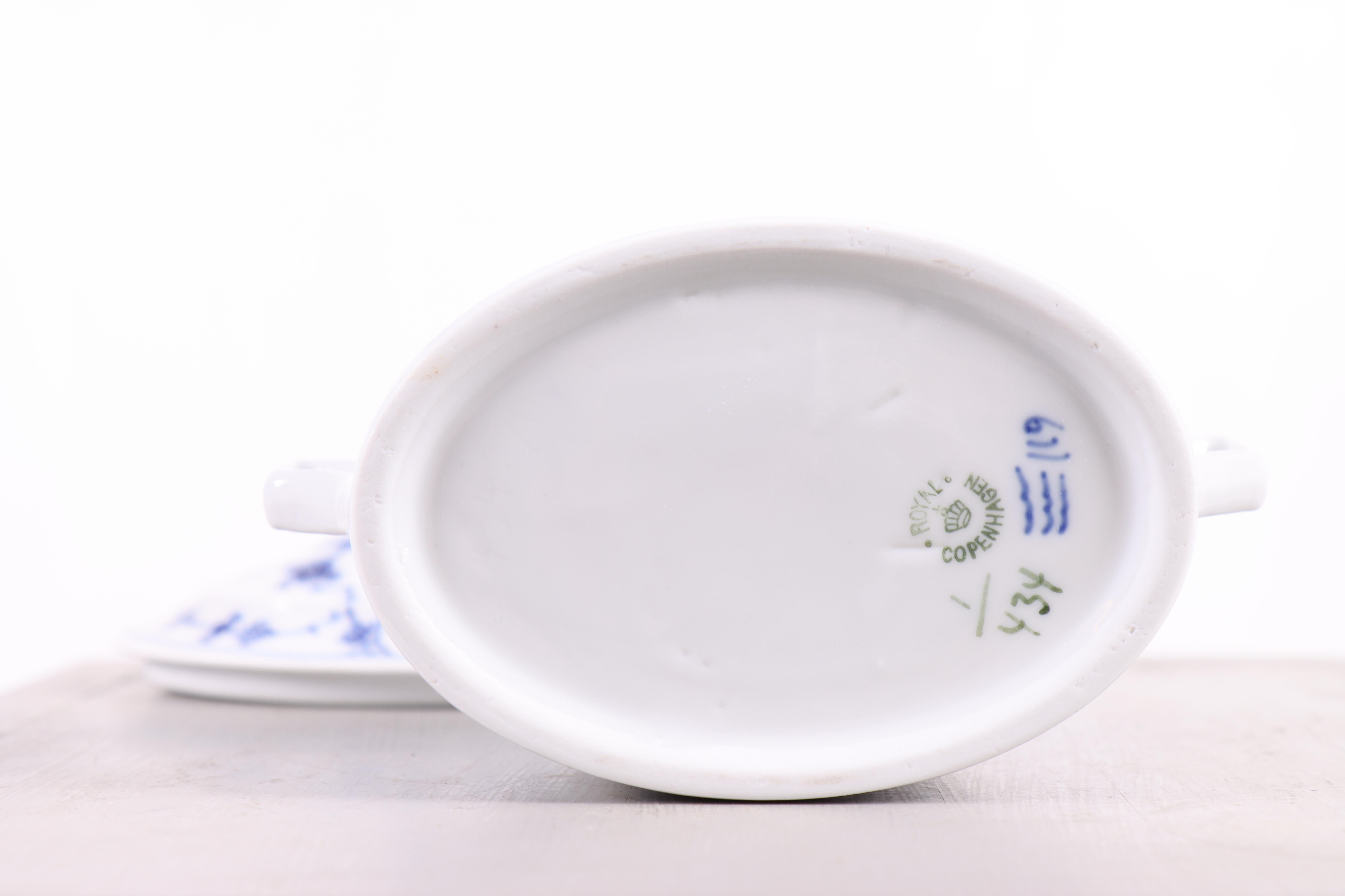Royal Copenhagen, Modell 434, blaue geriffelte Zuckerschale (1898-1923) (Frühes 20. Jahrhundert) im Angebot