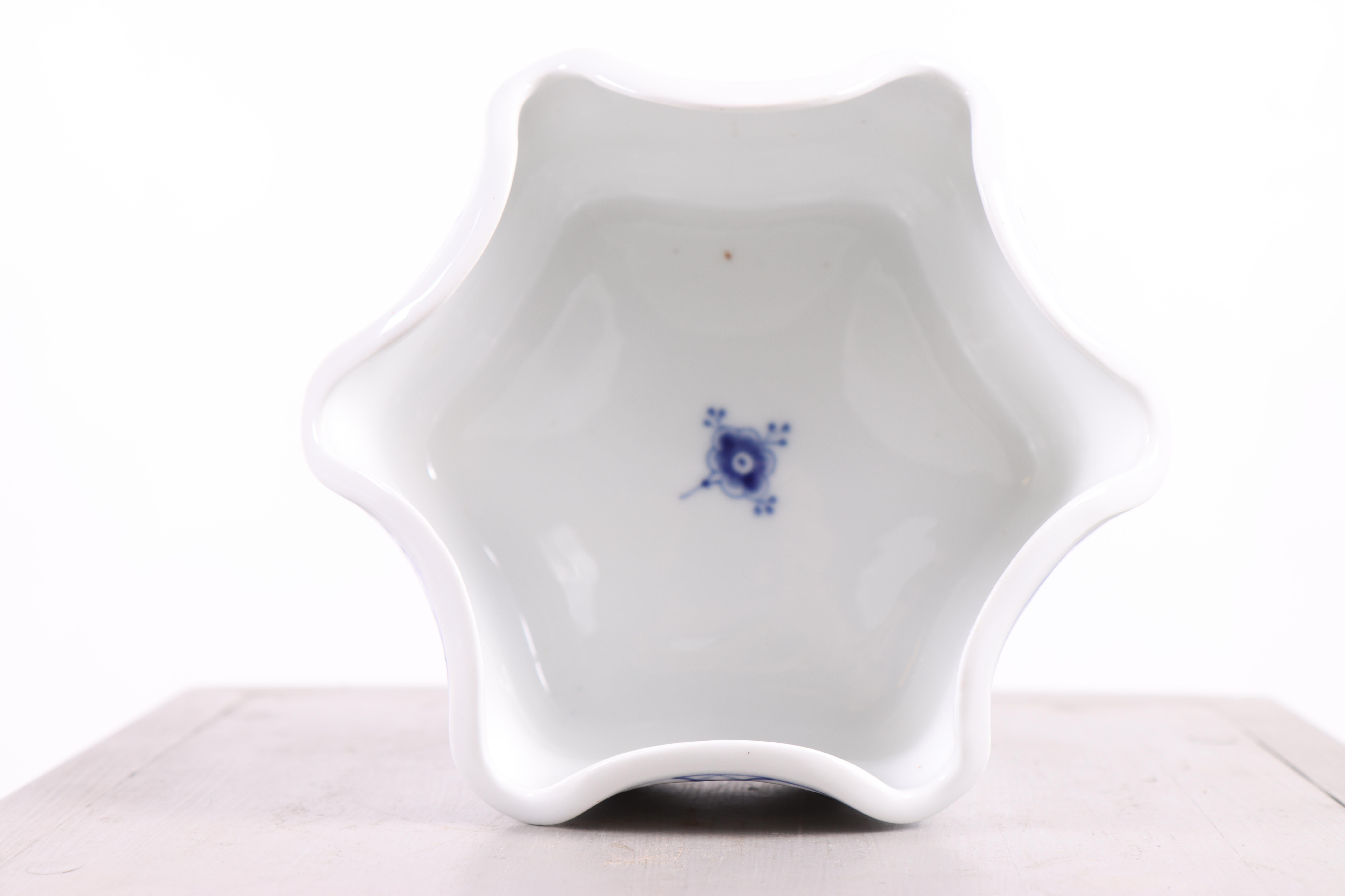 Scandinave « Royal Copenhagen Modèle 471 : bol élégant pour 6 tasses à œufs en vente